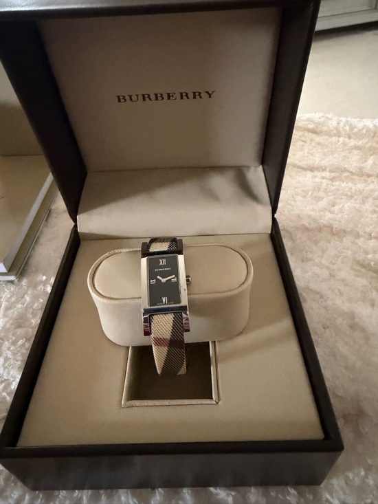 Burberry ladies watch. Nova Check band model Bu1009